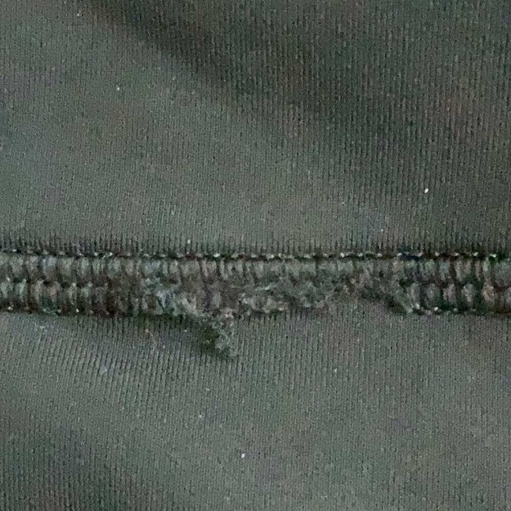 LuLuLemon Tight Mesh Inset Zipper Pockets Capri - Picture 8 of 13